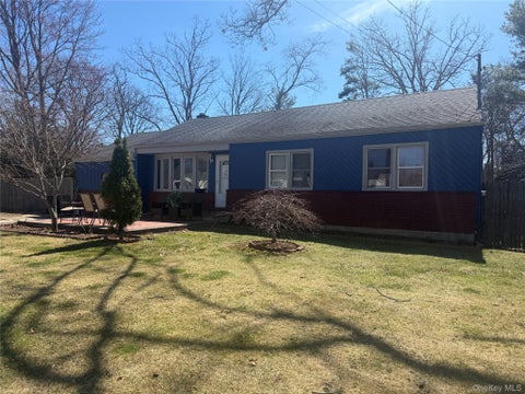Homes For Sale - 10 Sinclair Drive<br/> Greenlawn, NY 11740