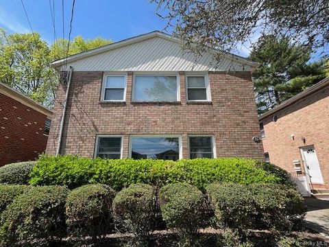 Photo of 35 Dunes Lane #First Floor, Port Washington, NY 11050 (MLS # 987607)