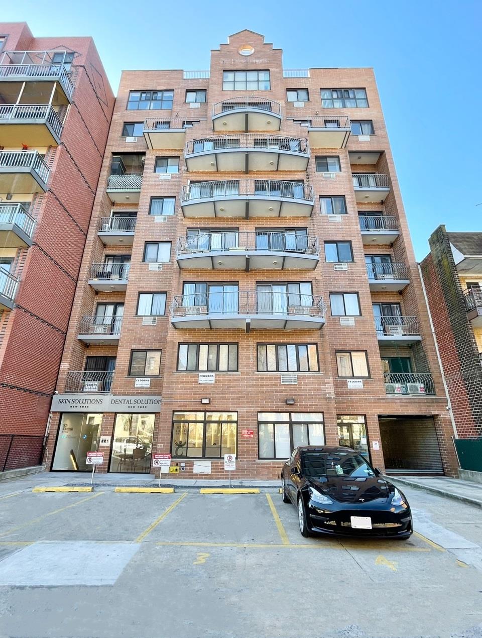 Roosevelt Avenue 3B, Flushing, Queens, NY - 2 Bedrooms  
2 Bathrooms  
4 Rooms - 