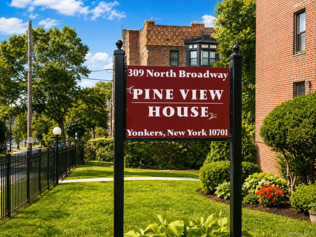 Photo of 309 North Broadway #4K, Yonkers, NY 10701 (MLS # 983020)