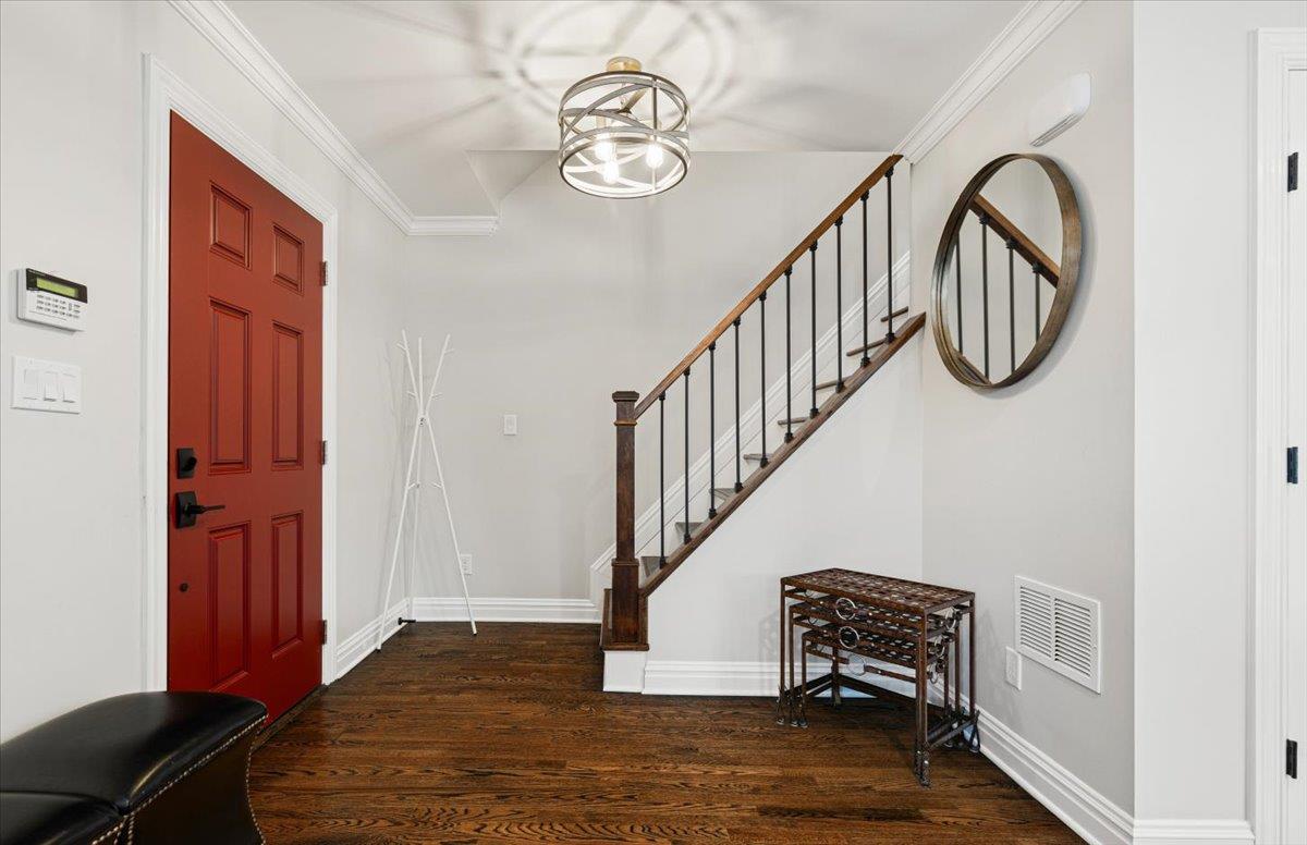 65 Jennings Road, White Plains, New York image 4