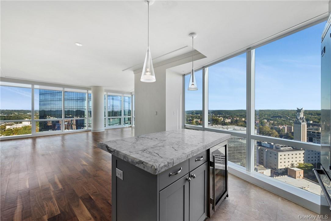 1 Renaissance Square V4G