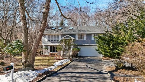 Homes For Sale - 25 Cliff Road<br/> Wading River, NY 11792