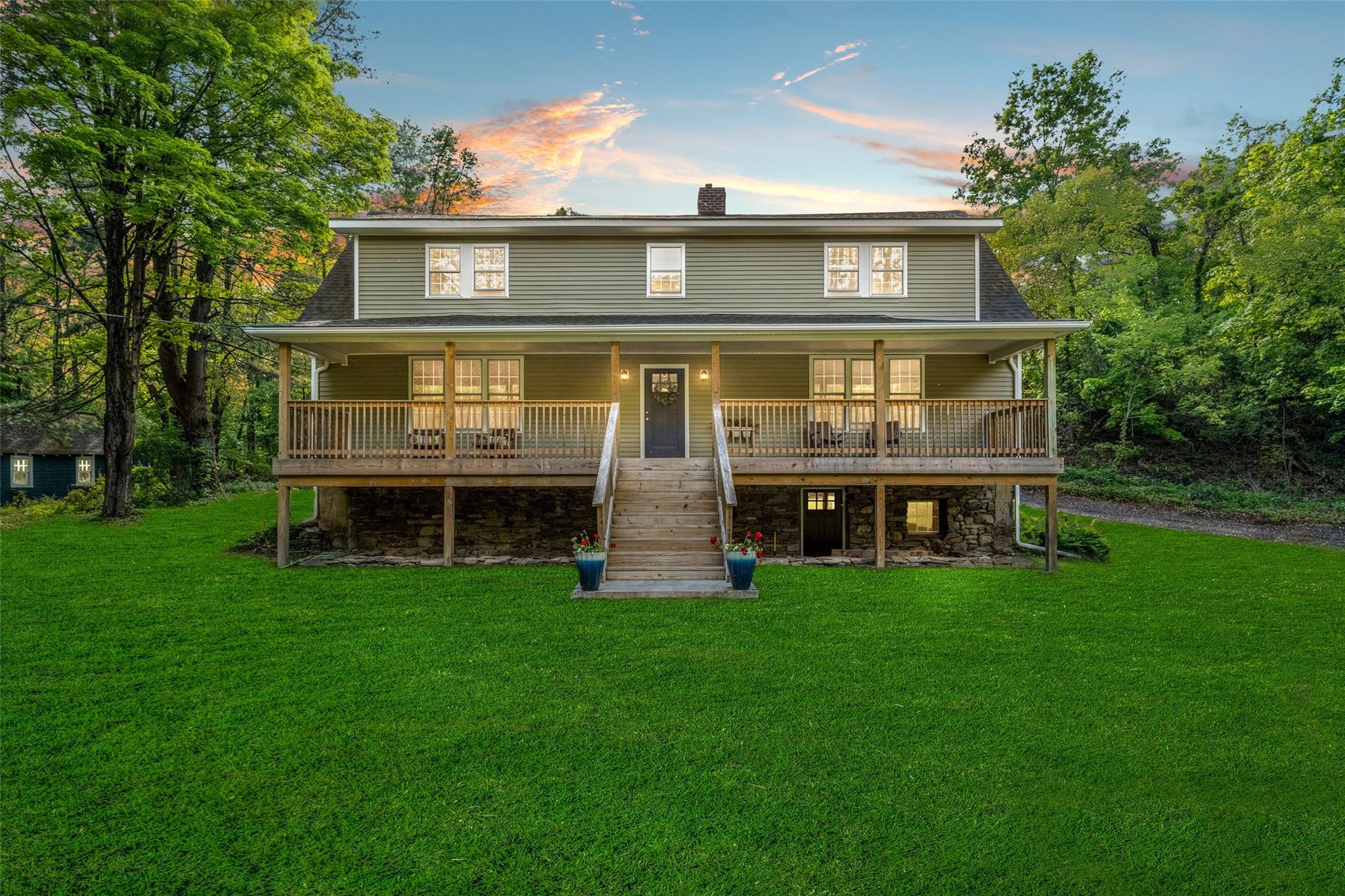 South Street, Highland, New York - 5 Bedrooms  
2 Bathrooms  
10 Rooms - 