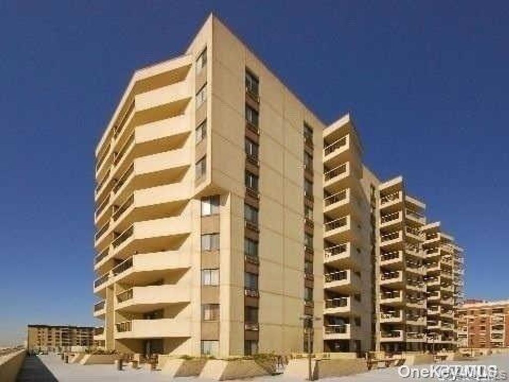 Photo of 360 Shore Road #2G, Long Beach, NY 11561 (MLS # 1018828)