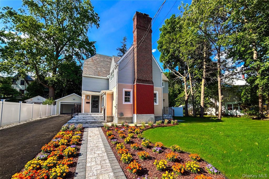 Photo of 9 Watkins Place, New Rochelle, NY 10801 (MLS # 1018732)
