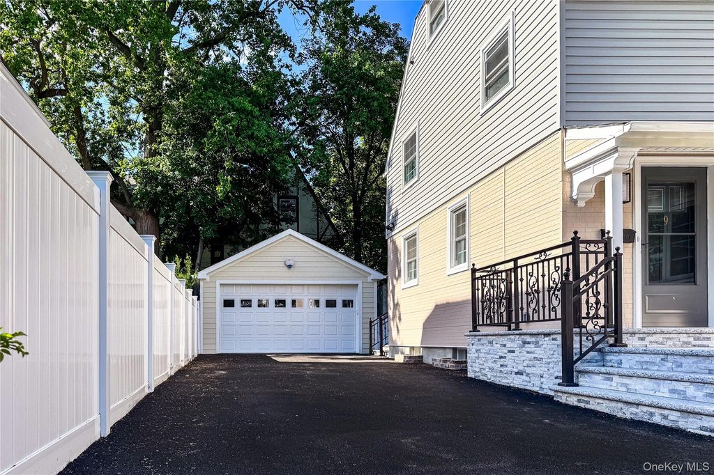 Photo of 9 Watkins Place, New Rochelle, NY 10801 (MLS # 1018732)