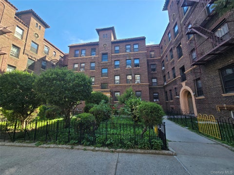 Other For Rent - 62-64 Saunders Street #4P<br/> Rego Park, NY 11374