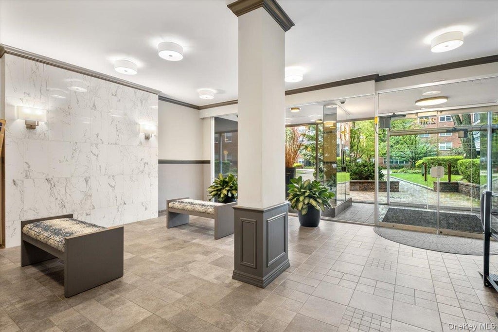 Photo of 250 Garth Road #2E3, Scarsdale, NY 10583 (MLS # 1044211)