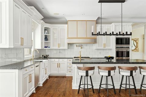 1608 Stewart Lane Laurel Hollow NY 11791