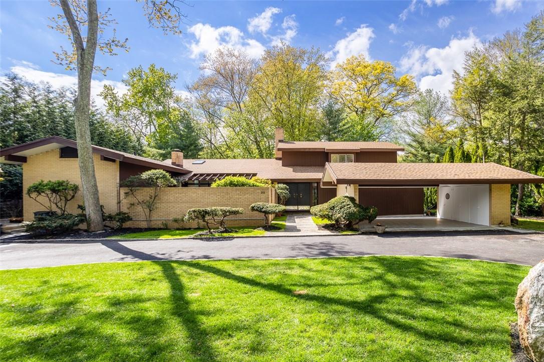 Brite Avenue, Scarsdale, New York - 4 Bedrooms  
4 Bathrooms  
9 Rooms - 