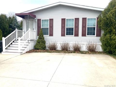 Mobile Home For Sale - 1661 Old Country Road #348<br/> Riverhead, NY 11901