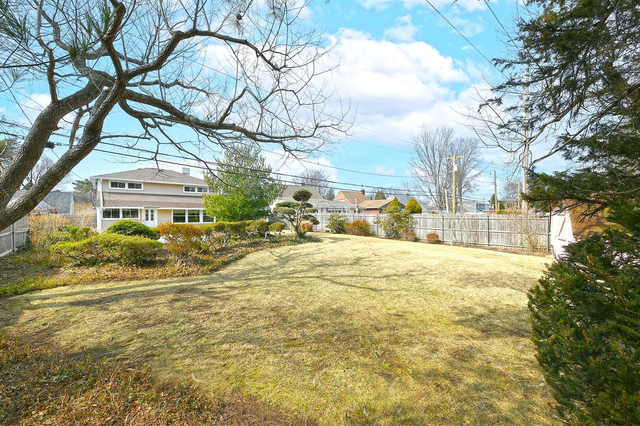 59 Bridle Lane, Hicksville, New York image 24