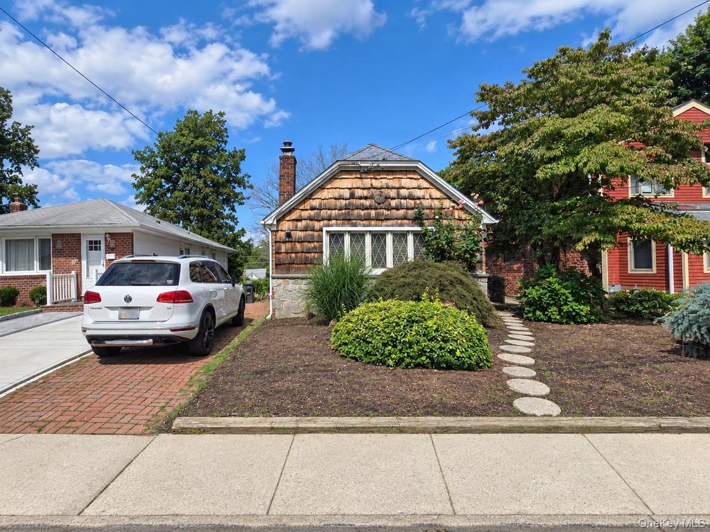 Photo of 37 Marino Avenue, Port Washington, NY 11050 (MLS # 1048348)