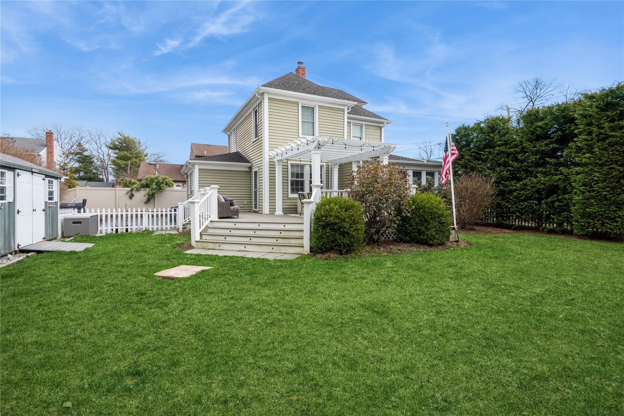 49 W Madison Street, East Islip, New York image 22
