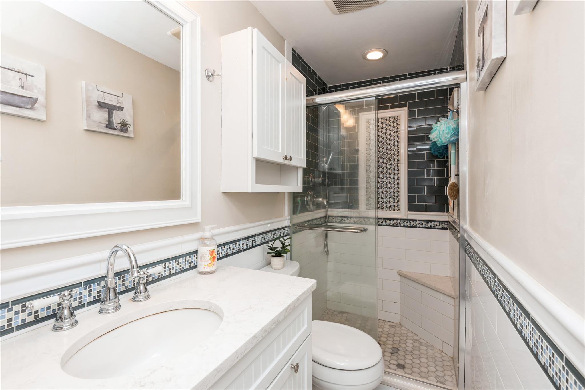 49 W Madison Street, East Islip, New York image 16