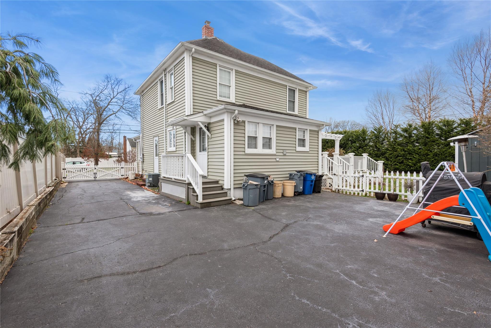 49 W Madison Street, East Islip, New York image 25