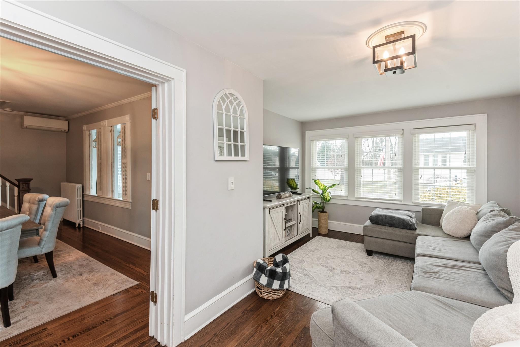 49 W Madison Street, East Islip, New York image 7