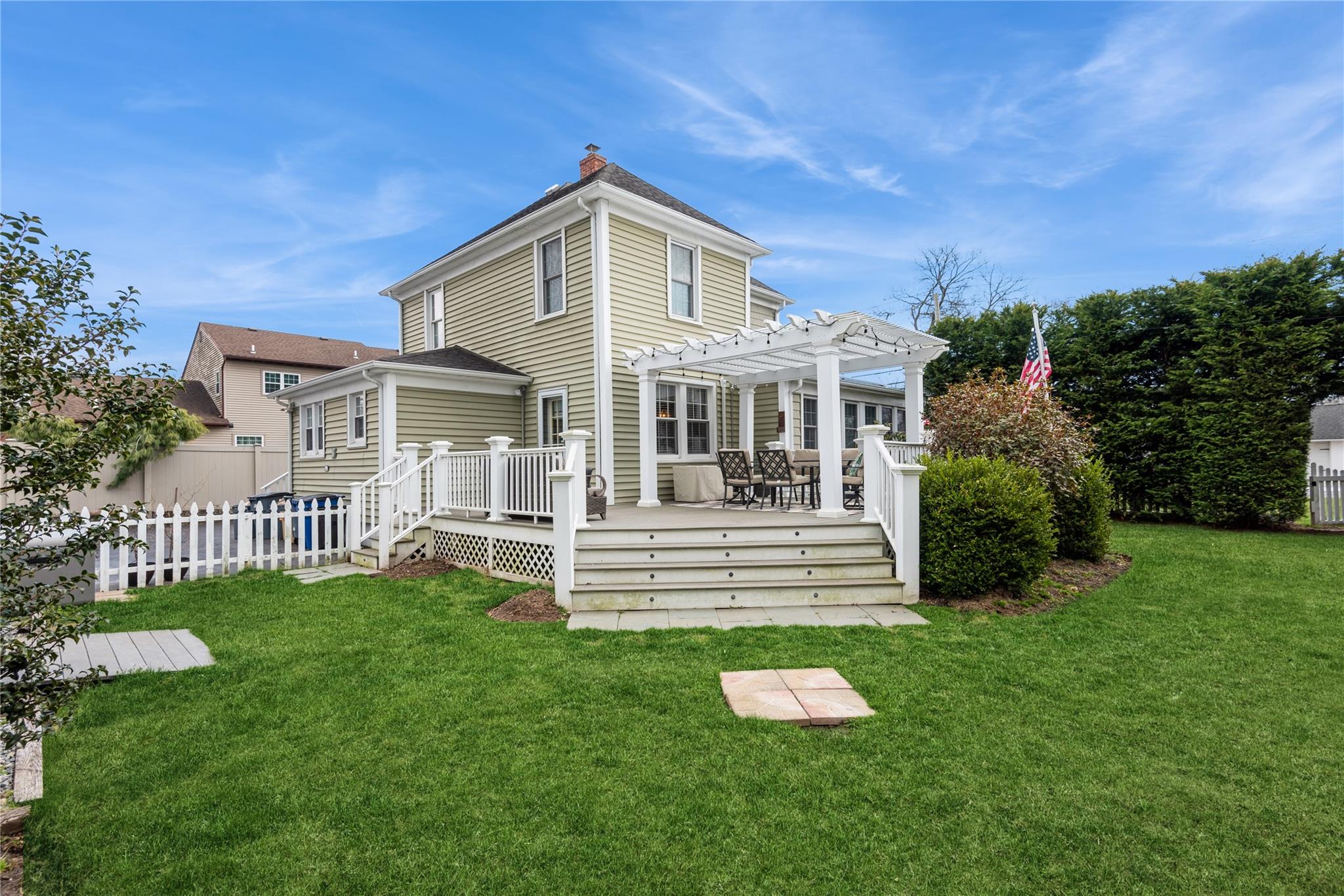 49 W Madison Street, East Islip, New York image 23