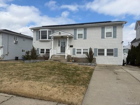 Homes For Sale - 16 W Marine Avenue<br/> Lindenhurst, NY 11757