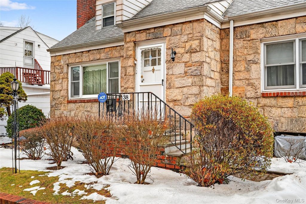 Photo of 38 Raybrook Road, Yonkers, NY 10704 (MLS # 965647)