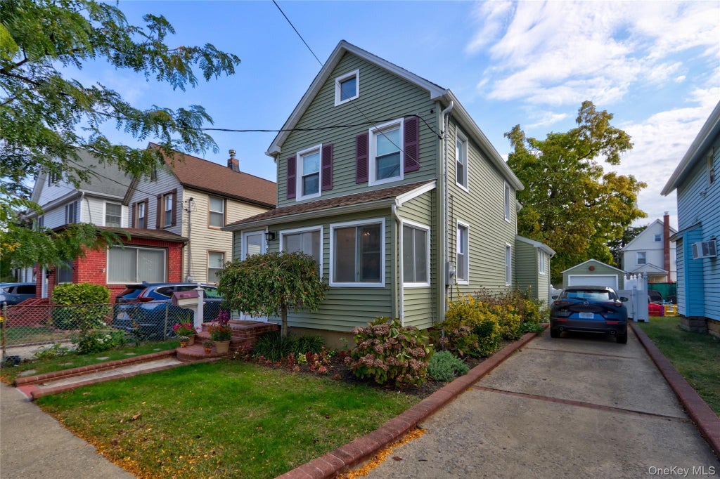 Photo of 35 Saint Marks Avenue, Rockville Centre, NY 11570 (MLS # 1056417)