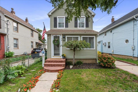 Homes For Sale - 35 Saint Marks Avenue<br/> Rockville Centre, NY 11570