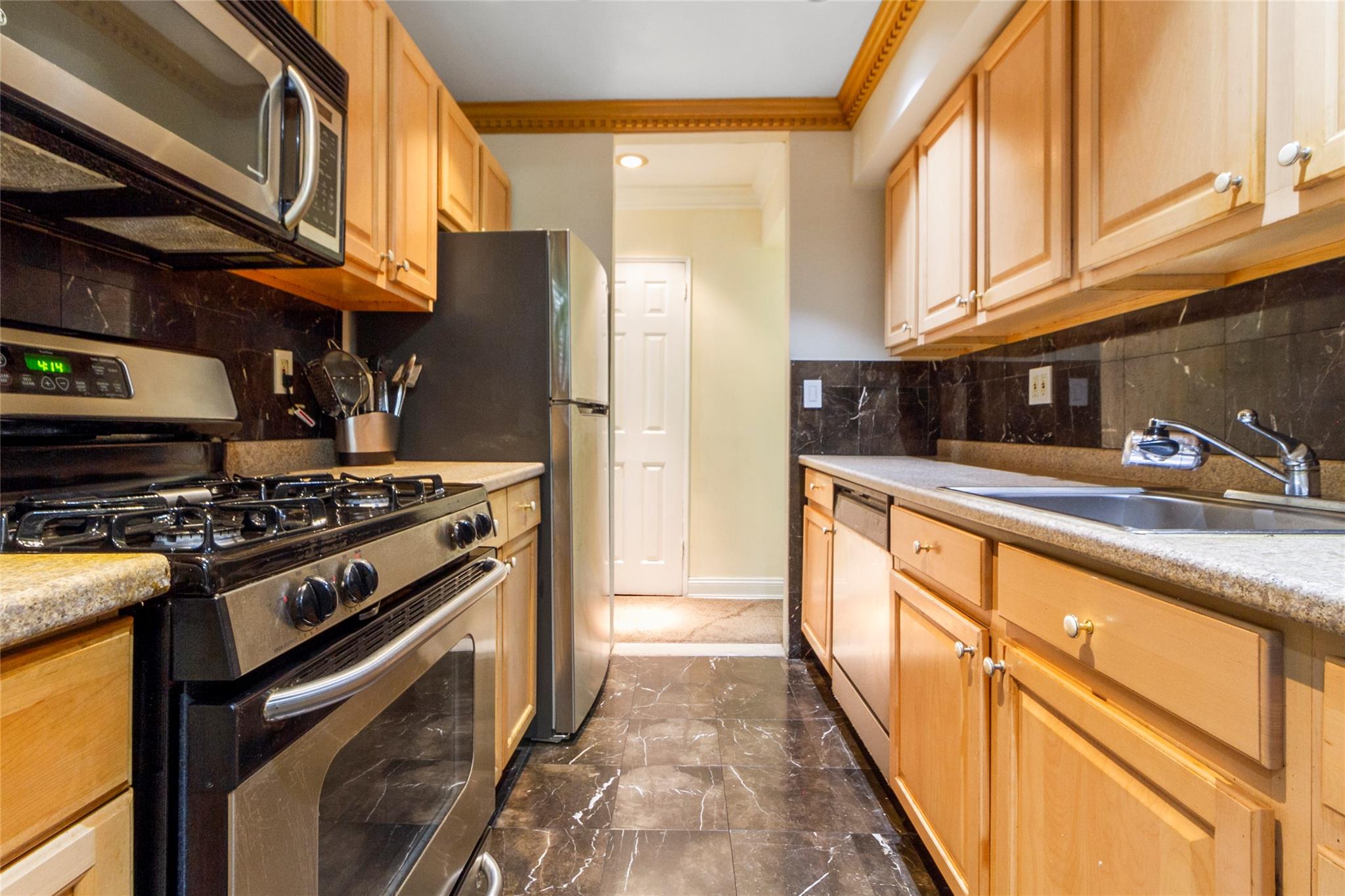 1296 Midland Avenue #G3, Yonkers, New York image 10