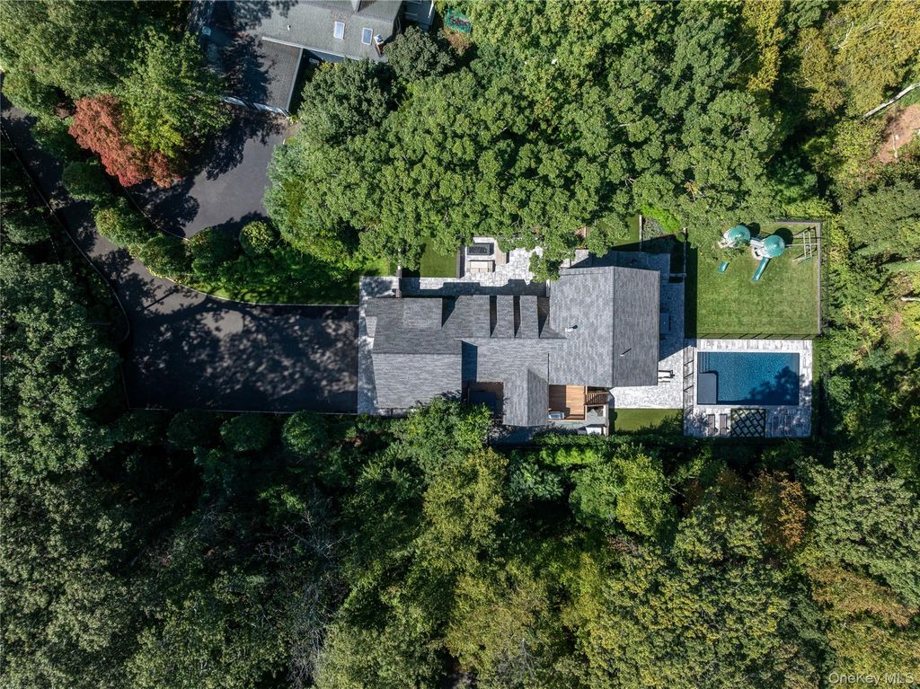 Photo of 20 Tall Tree Court, Cold Spring Harbor, NY 11724 (MLS # 915940)