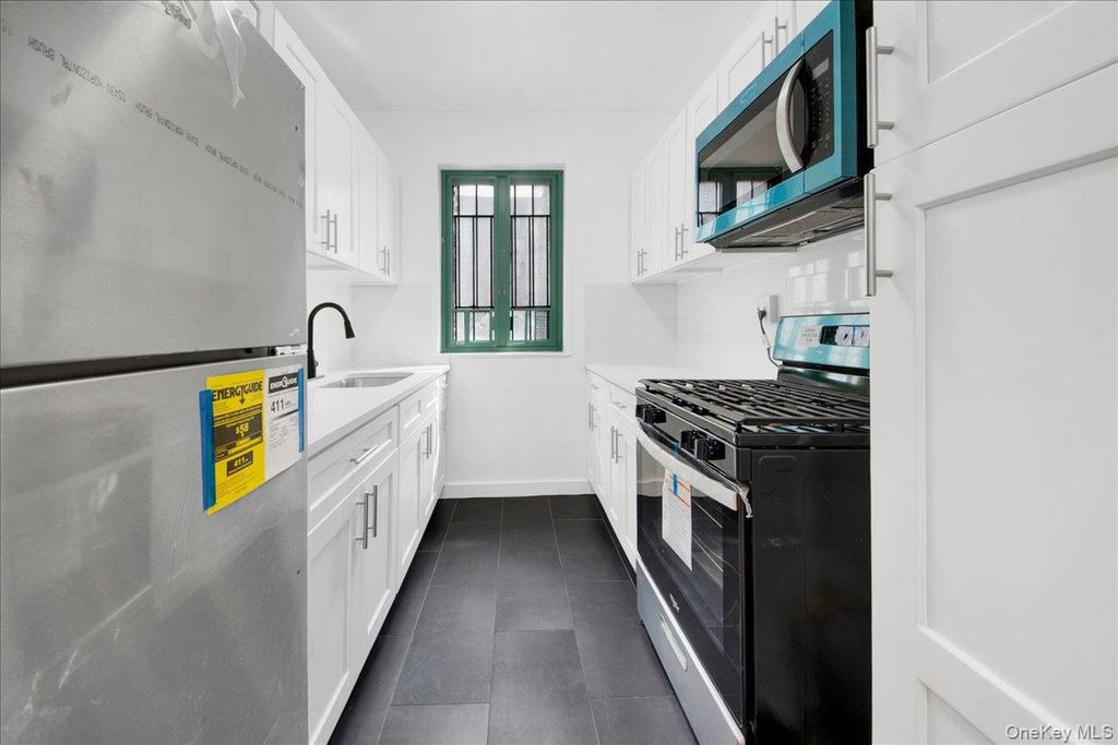 Photo of 1569 metropolitan Avenue #4g, Bronx, NY 10462 (MLS # 975238)