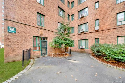 Condo For Sale - 1569 Metropolitan Avenue #4G<br/> Bronx County, Bronx, NY 10462