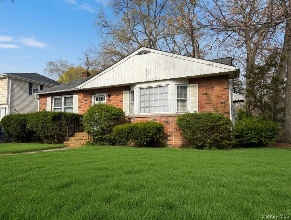 Photo of 17 Lake Prom, Ronkonkoma, NY 11779 (MLS # 987680)