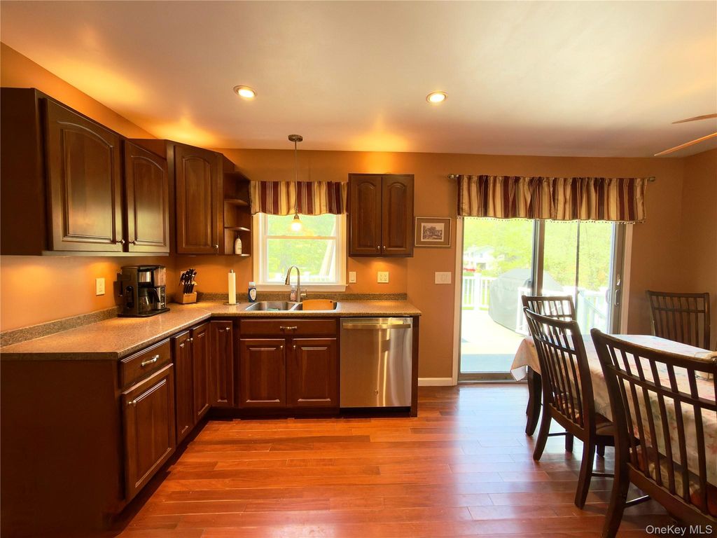 Photo of 9 Robert Drive, Hyde Park, NY 12538 (MLS # 995497)