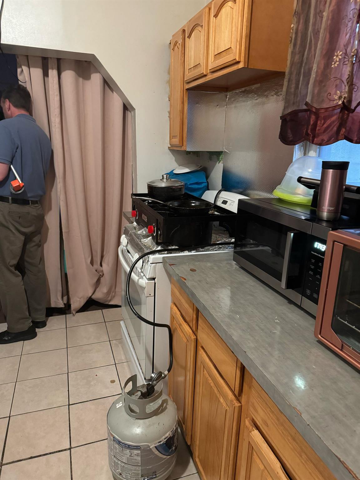 1242 Saint Lawrence Avenue