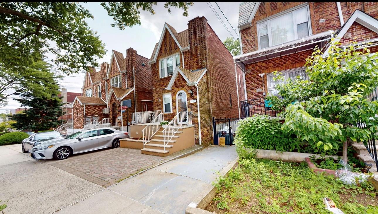 2547 Laconia Avenue, Bronx, New York image 2