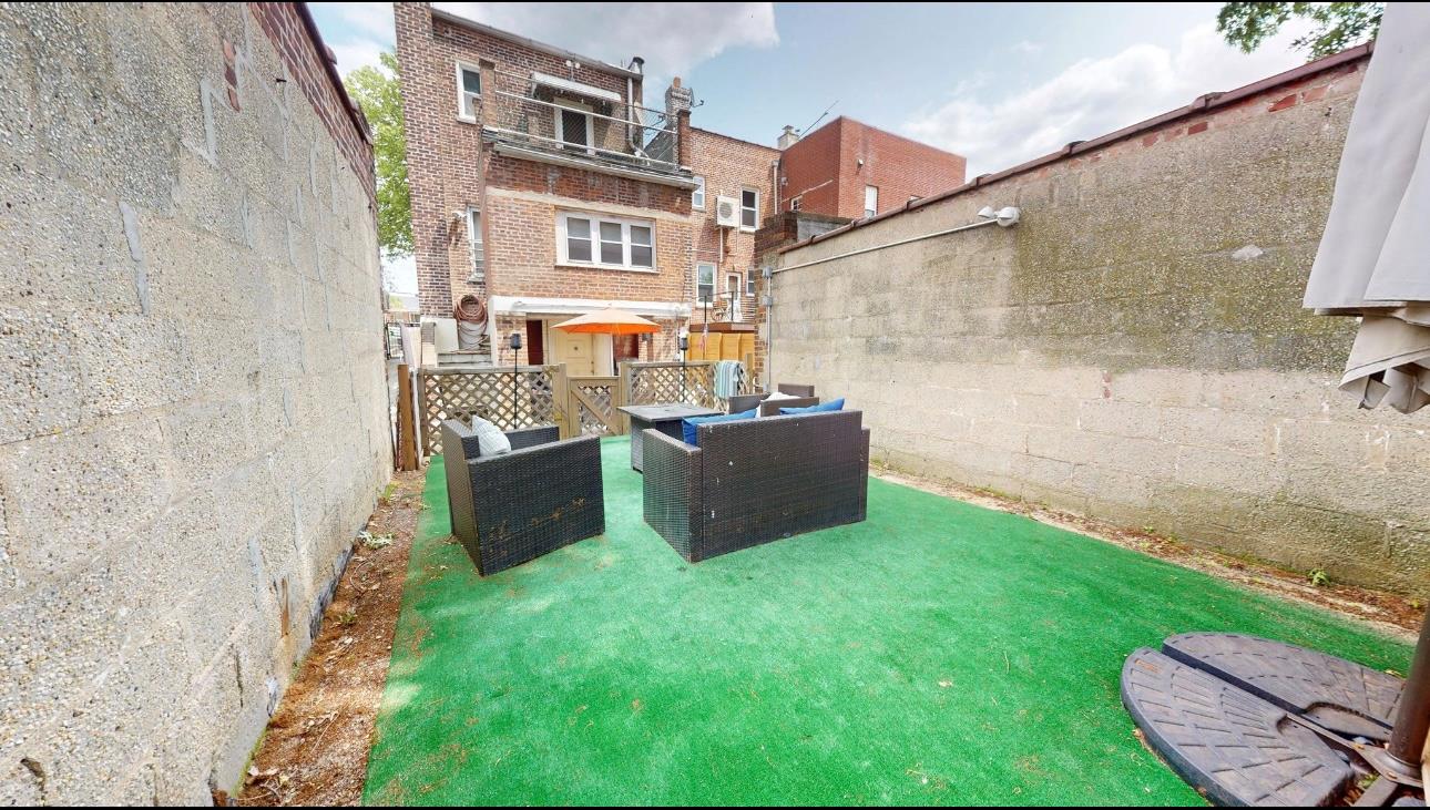 2547 Laconia Avenue, Bronx, New York image 3
