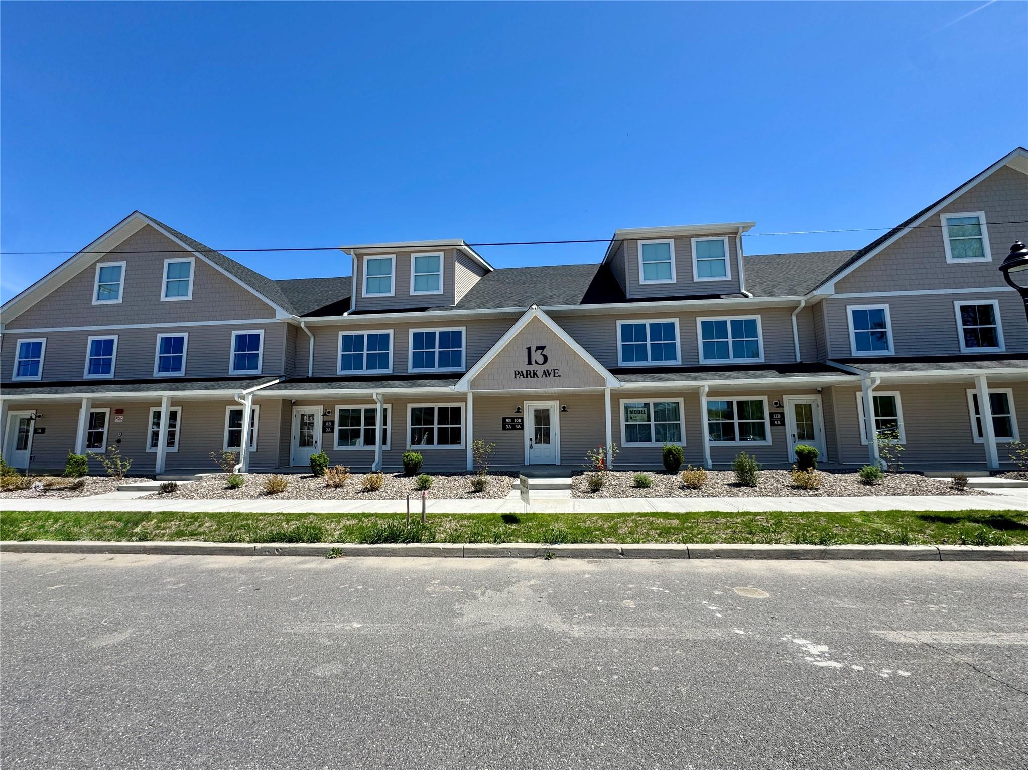 Rental Property at Park Avenue 12B, Wallkill, New York - Bedrooms: 2 
Bathrooms: 2 
Rooms: 4  - $2,400 MO.