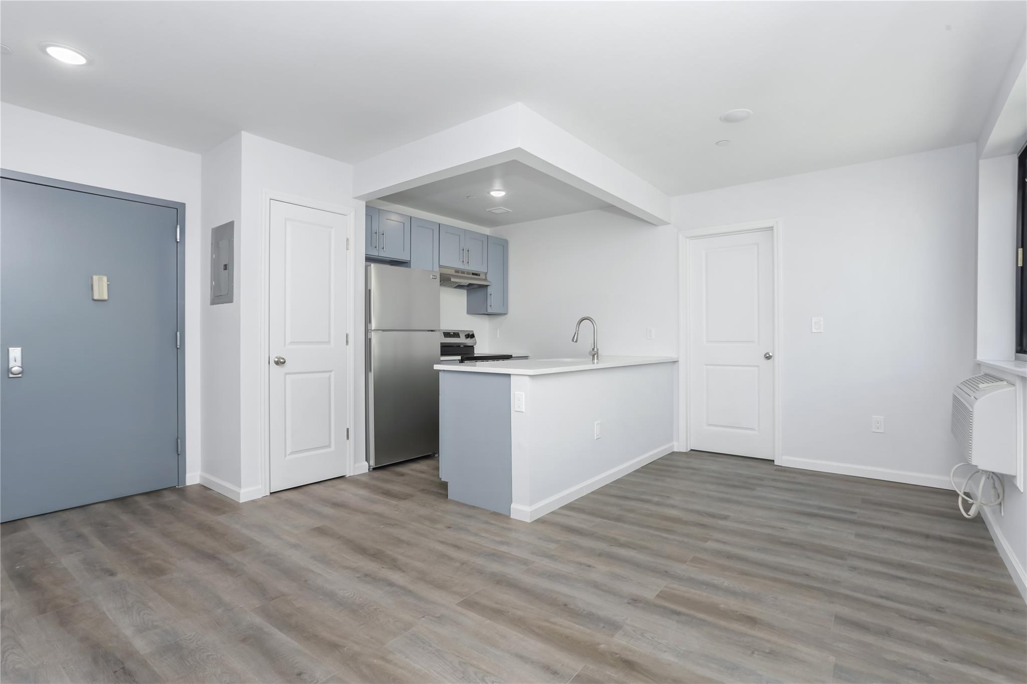 1081 Anderson