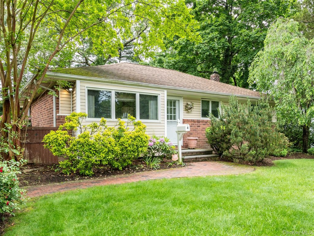 Photo of 4 Chevy Chase Road, Huntington, NY 11743 (MLS # 958808)