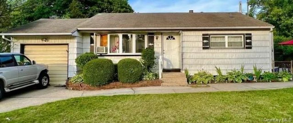 Photo of 103 Timberline Drive, Brentwood, NY 11717 (MLS # 940410)