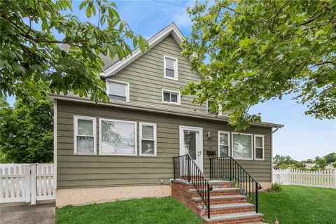 Photo of 401 Ocean Avenue, Malverne, NY 11565 (MLS # 883795)