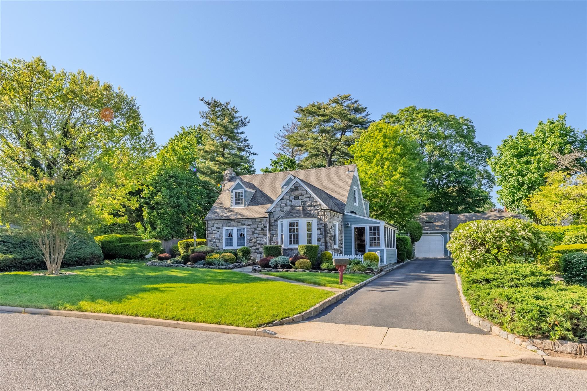 3355 Stratford Road, Wantagh, New York image 1