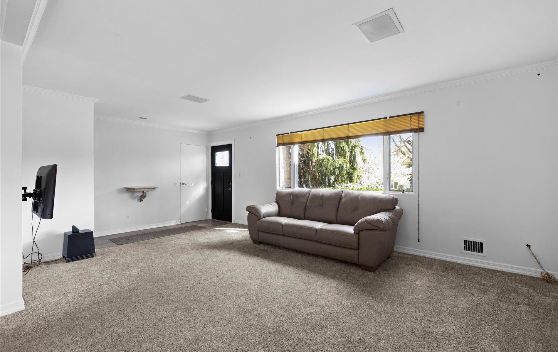 11 Pickwick Drive, Commack, New York image 4