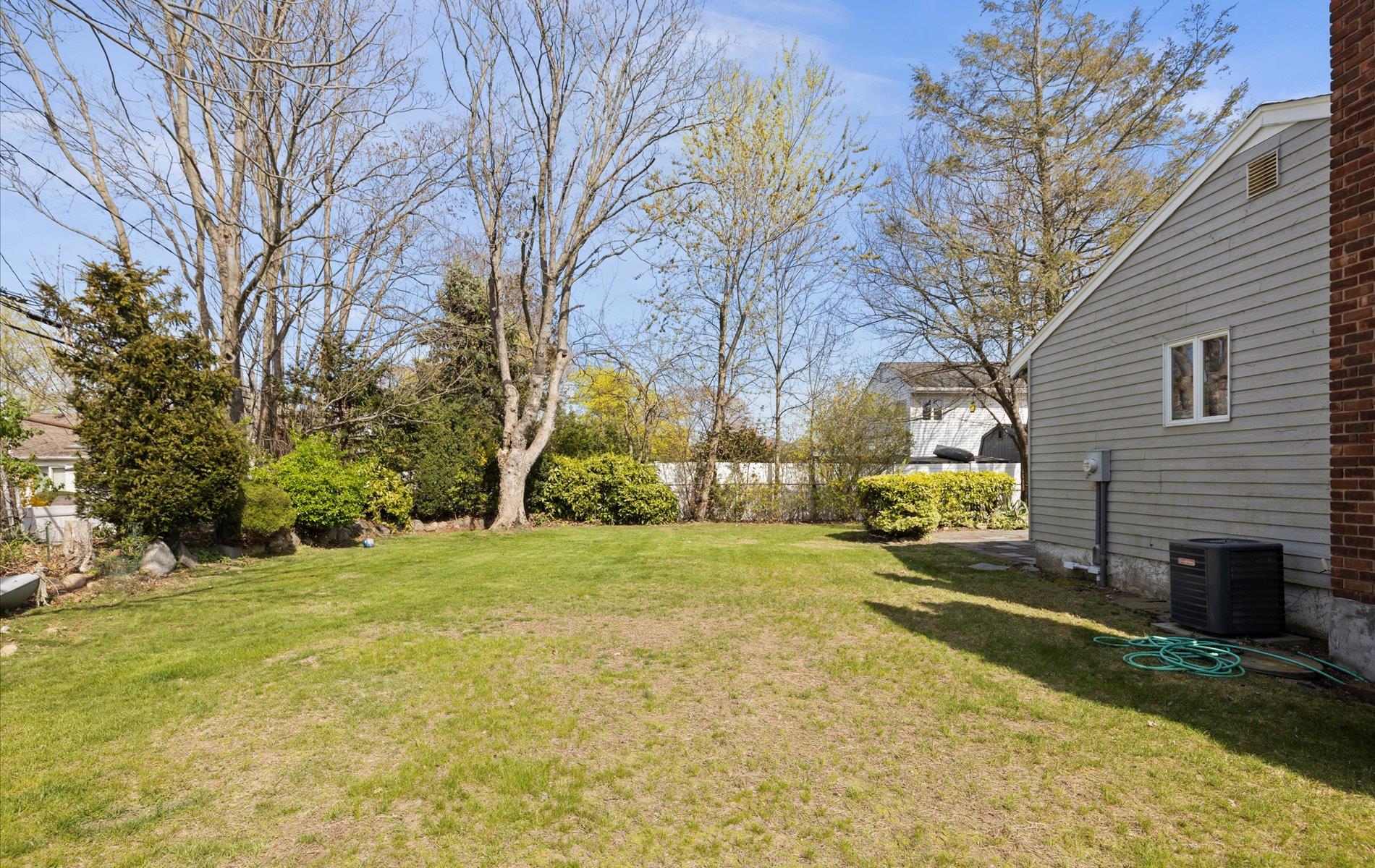 11 Pickwick Drive, Commack, New York image 23