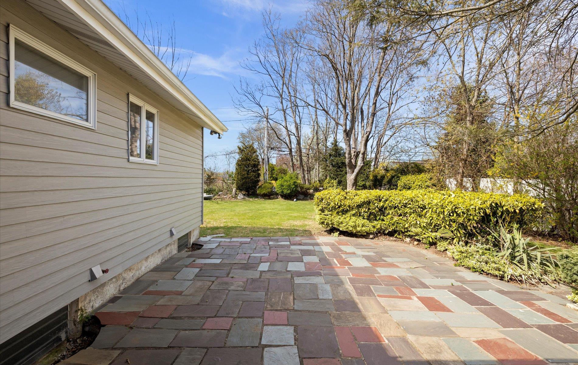 11 Pickwick Drive, Commack, New York image 20