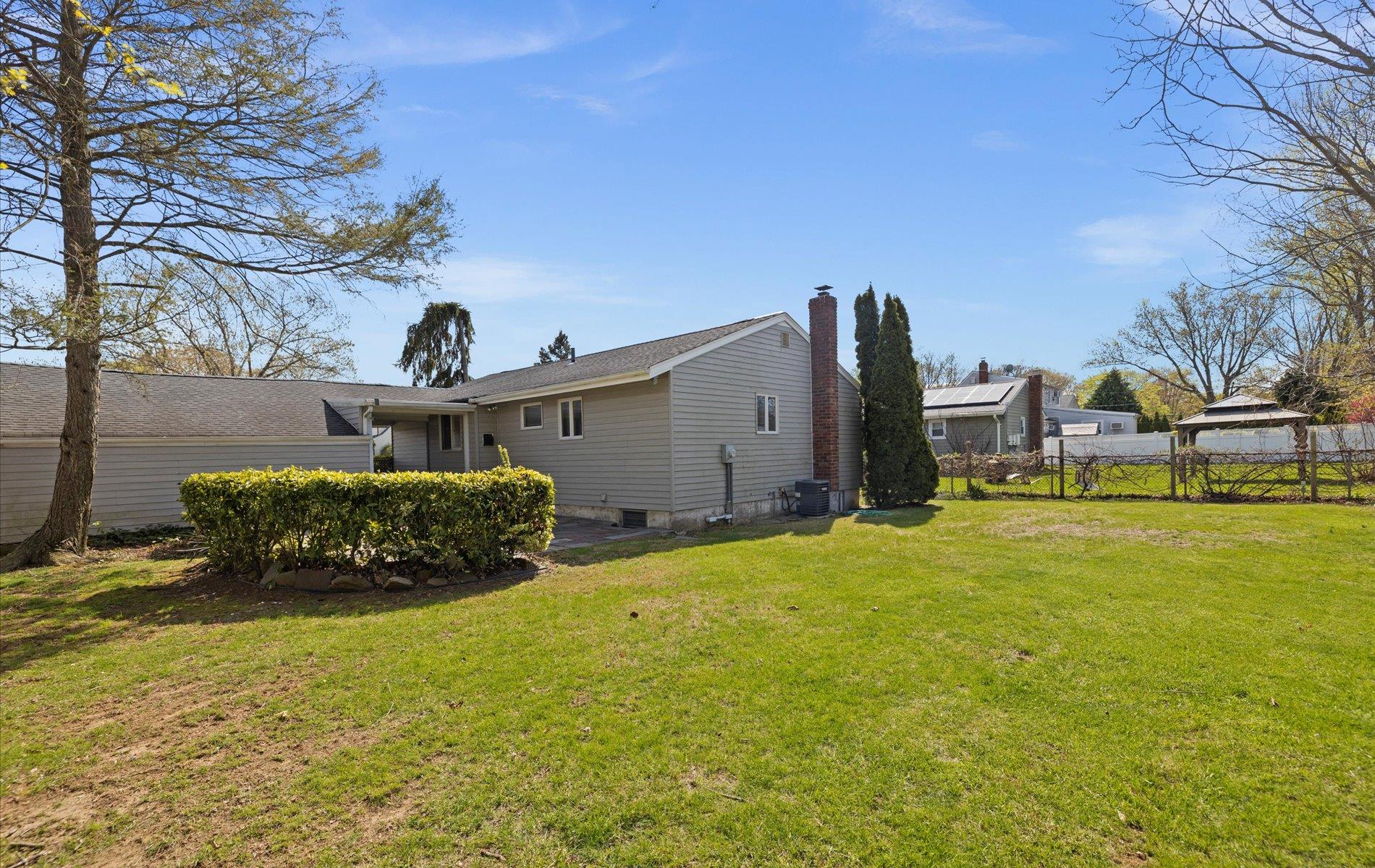 11 Pickwick Drive, Commack, New York image 22
