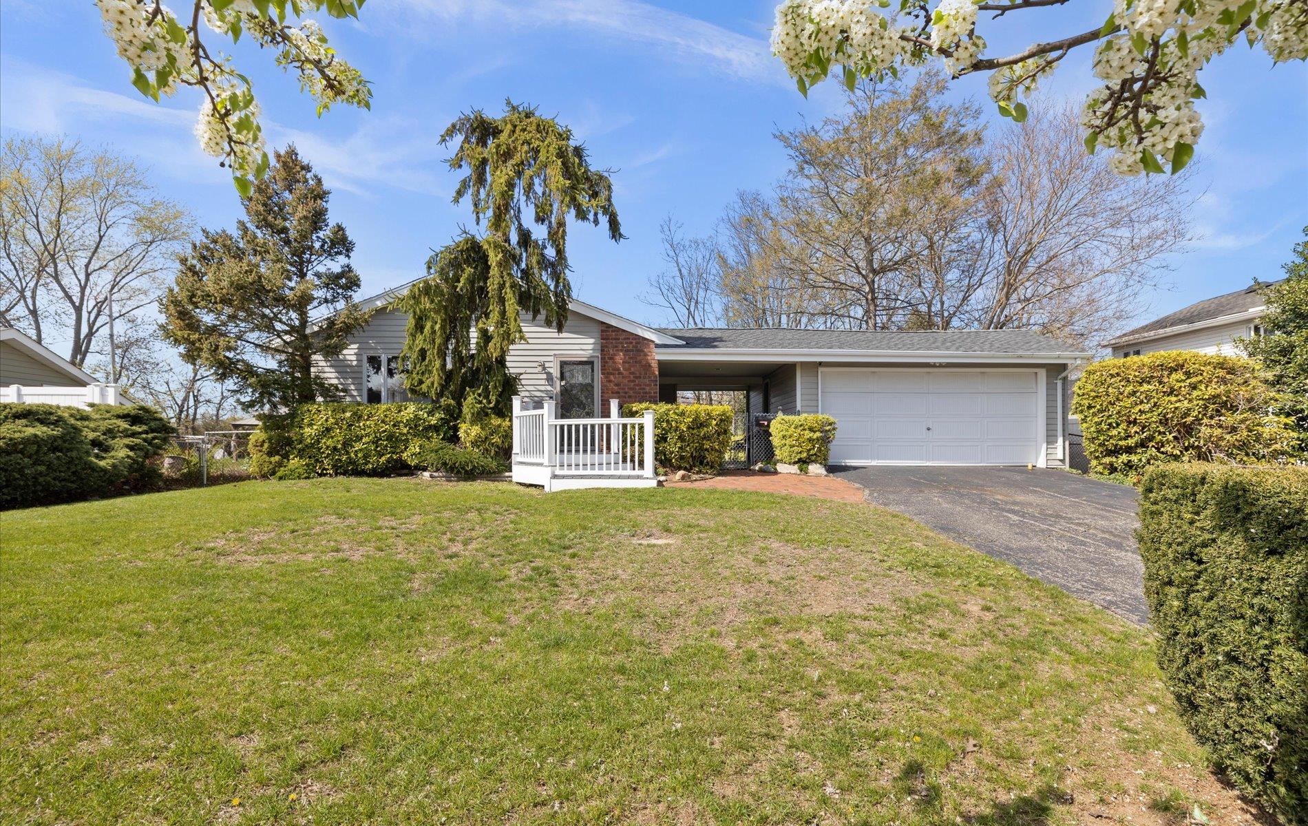11 Pickwick Drive, Commack, New York image 2