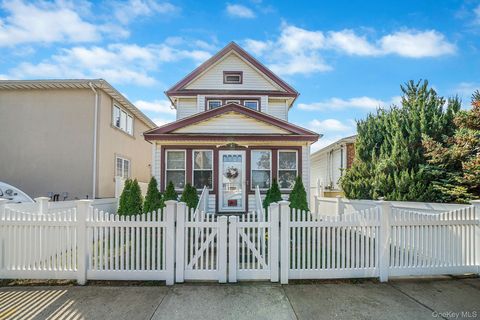 256-12 87th Road, Floral Park, NY 11001 - MLS#: 909554