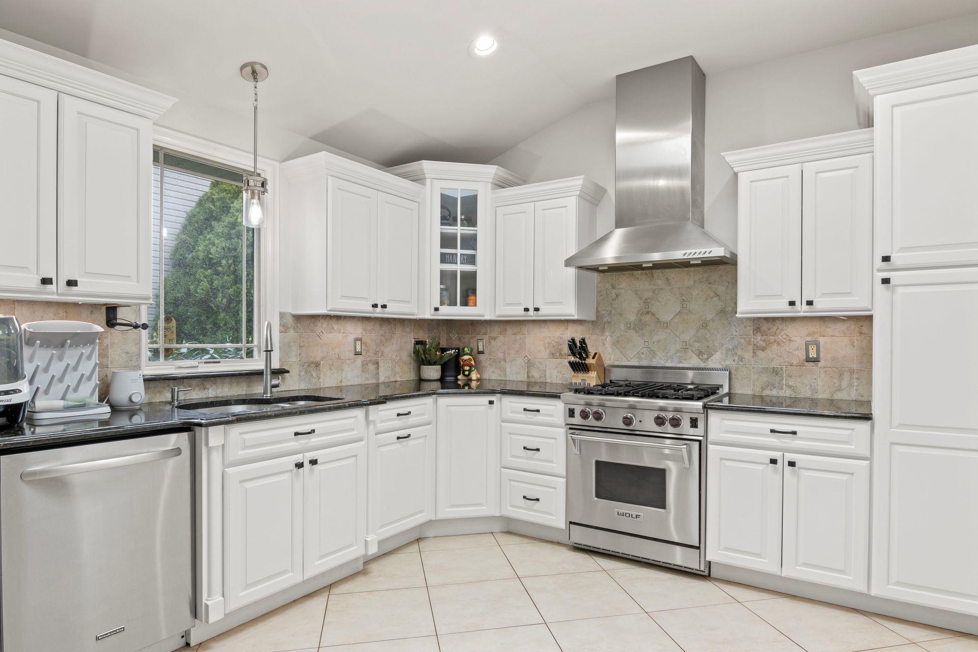 111 S Hillside Avenue, Nesconset, New York image 14