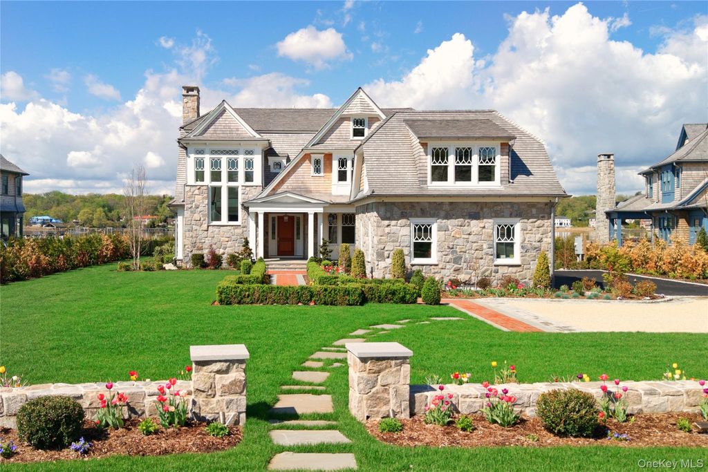 Photo of 71 Lake Road, Manhasset, NY 11030 (MLS # 984358)